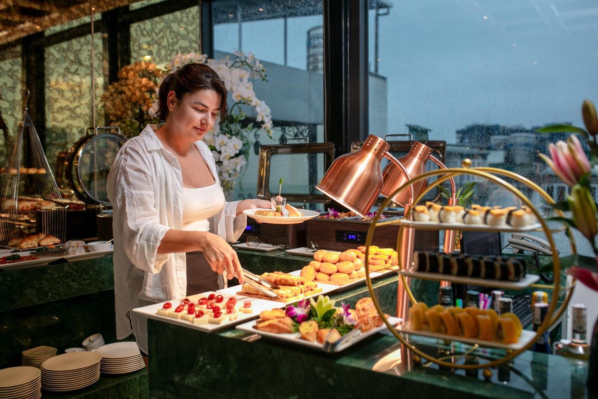Le Premier Hotel & Rooftop Bar Hanoi Exteriör bild