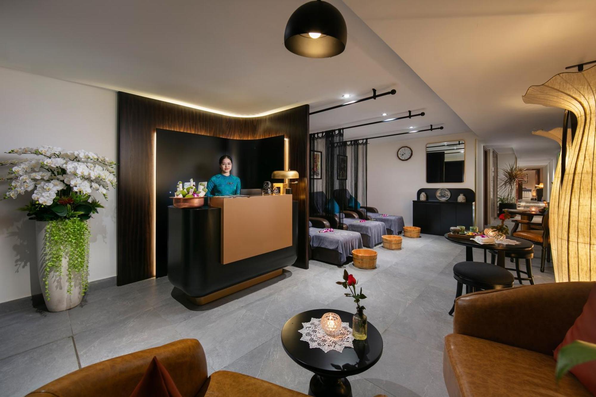 Le Premier Hotel & Rooftop Bar Hanoi Exteriör bild