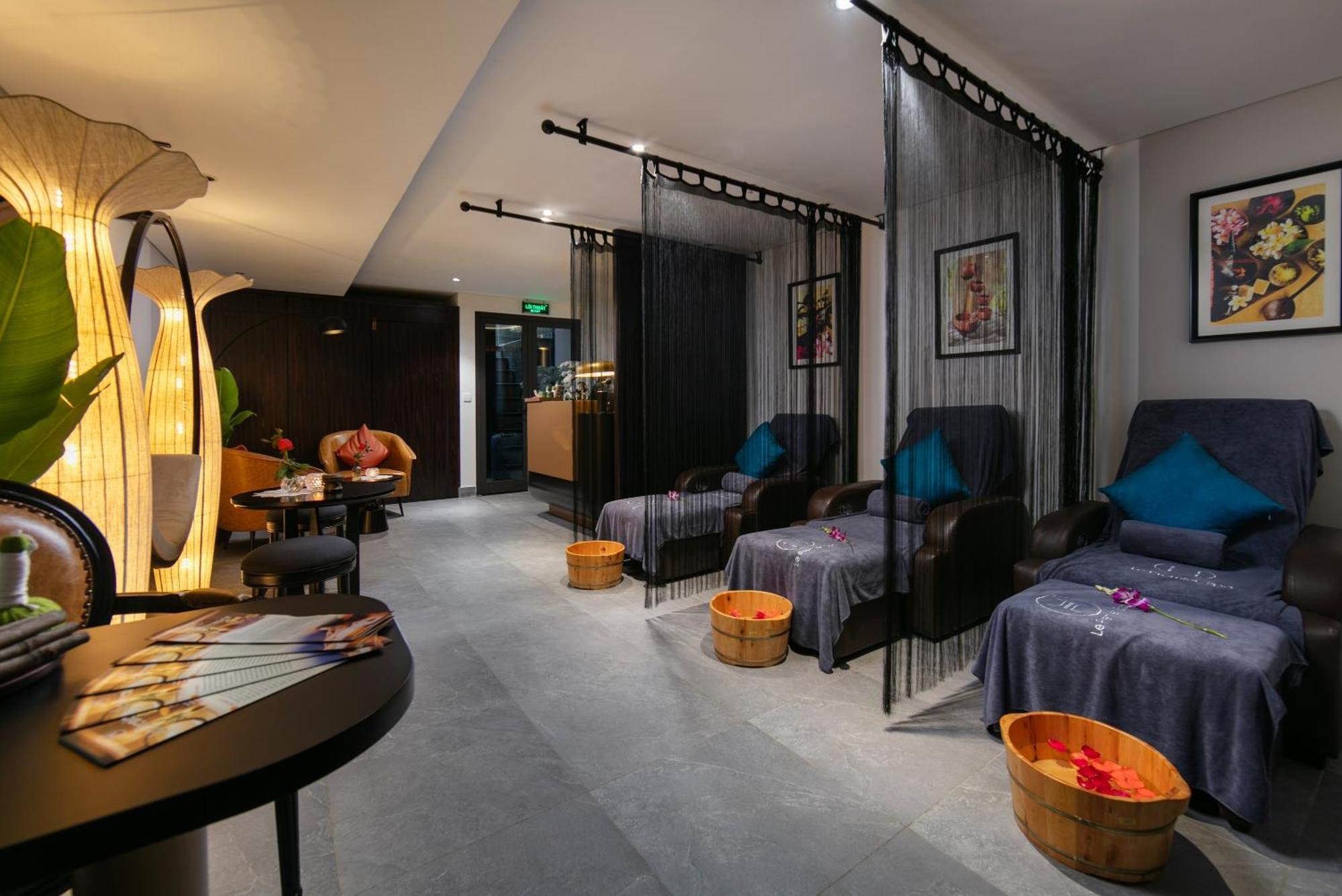 Le Premier Hotel & Rooftop Bar Hanoi Exteriör bild