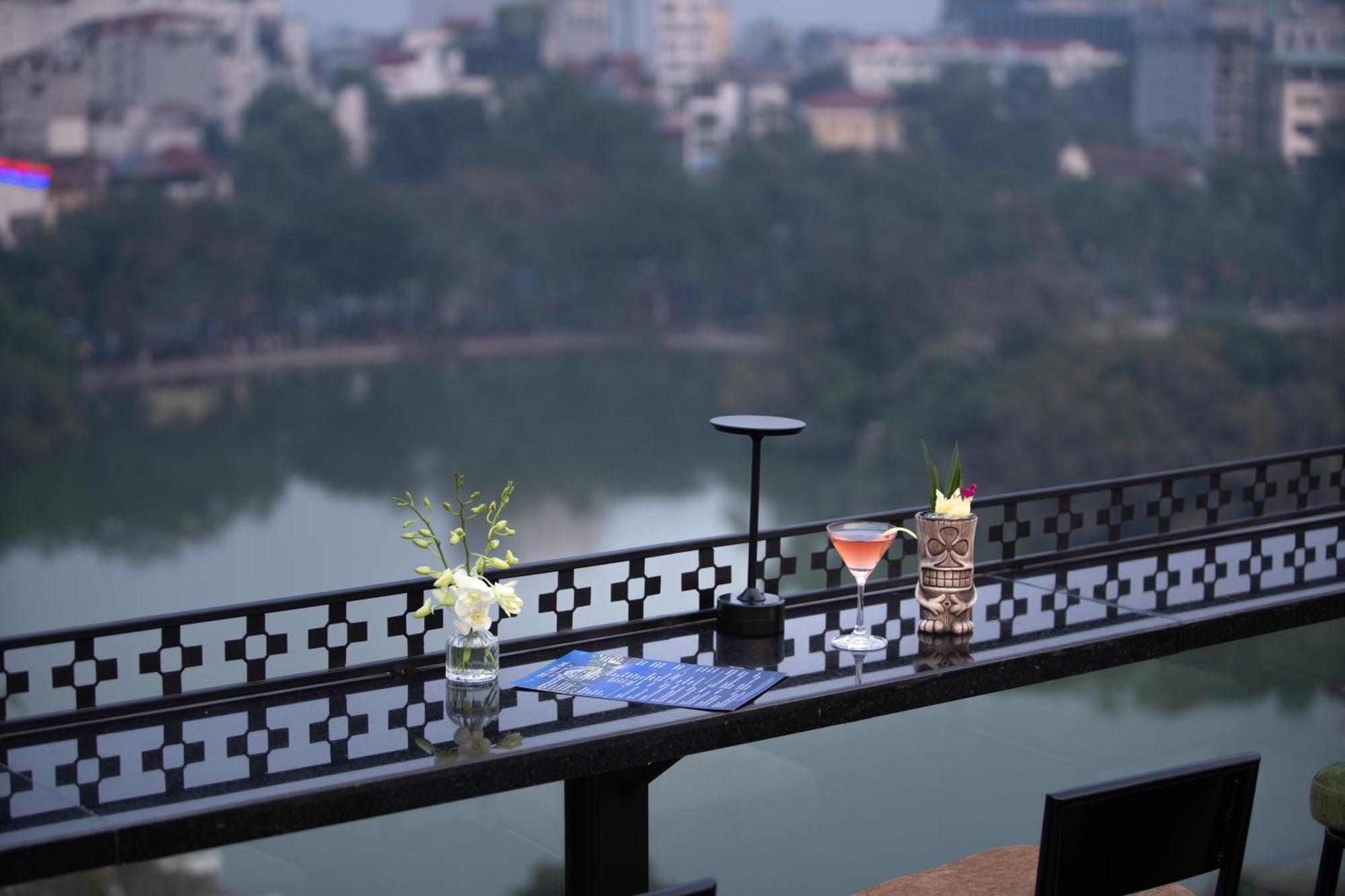 Le Premier Hotel & Rooftop Bar Hanoi Exteriör bild