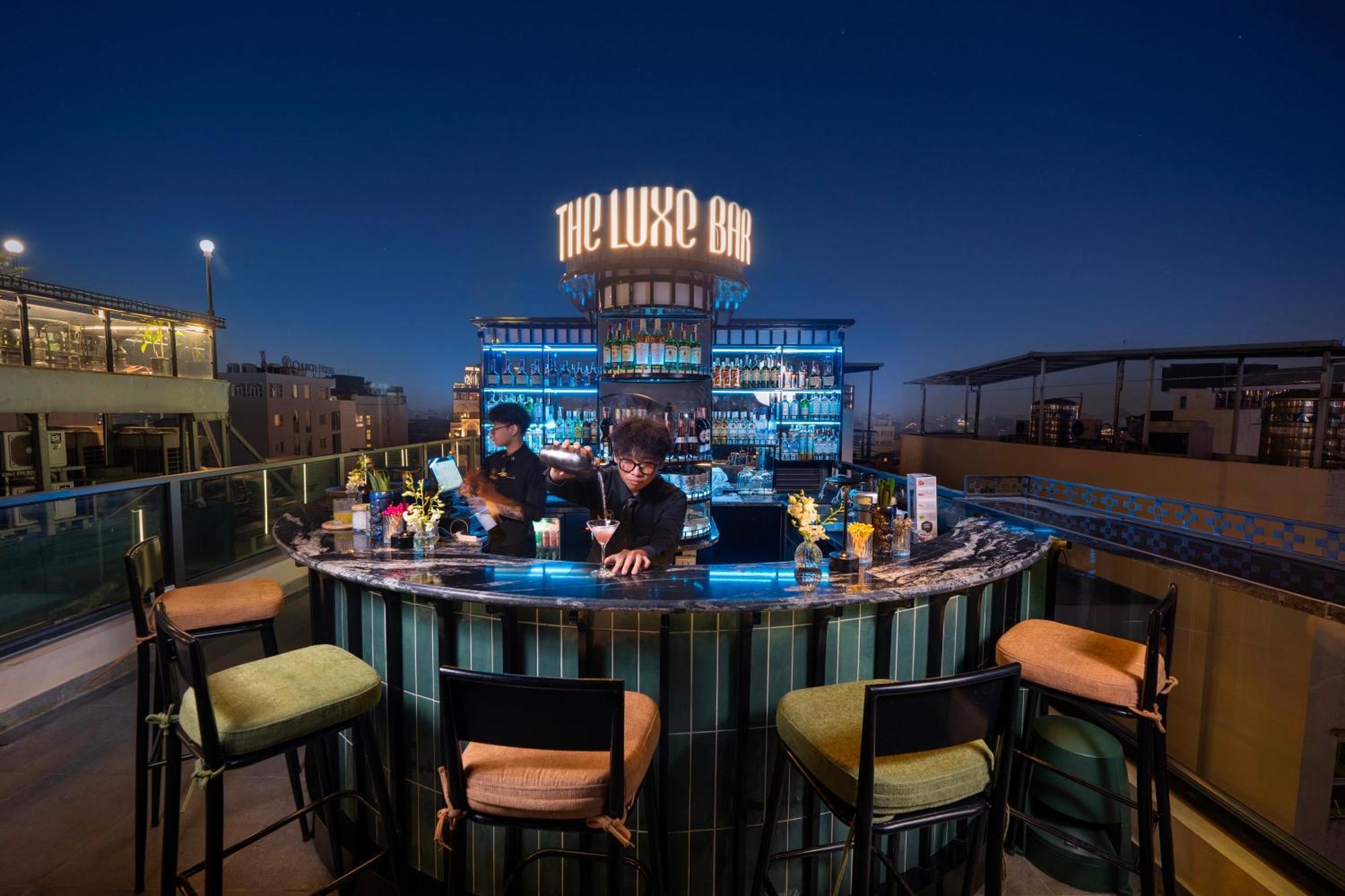 Le Premier Hotel & Rooftop Bar Hanoi Exteriör bild