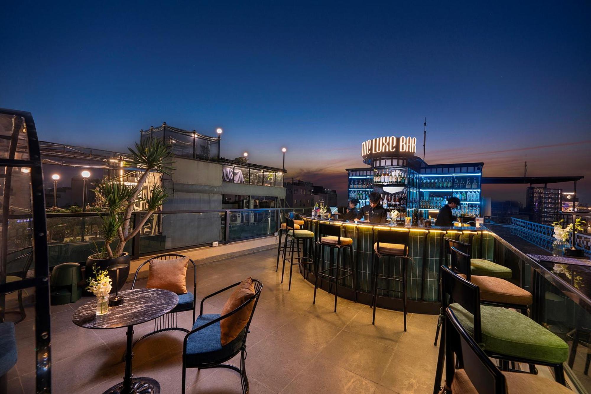 Le Premier Hotel & Rooftop Bar Hanoi Exteriör bild